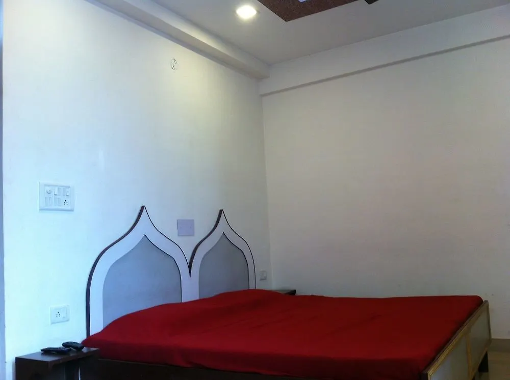 Hotel Safari Agra