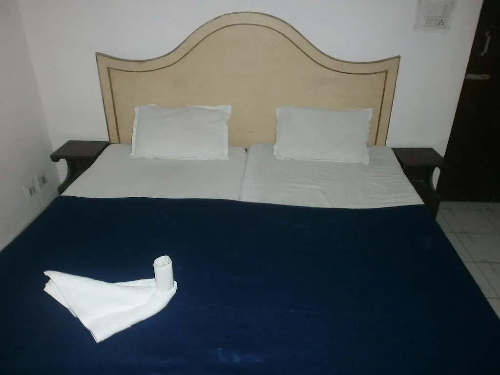 Hotel Safari Agra
