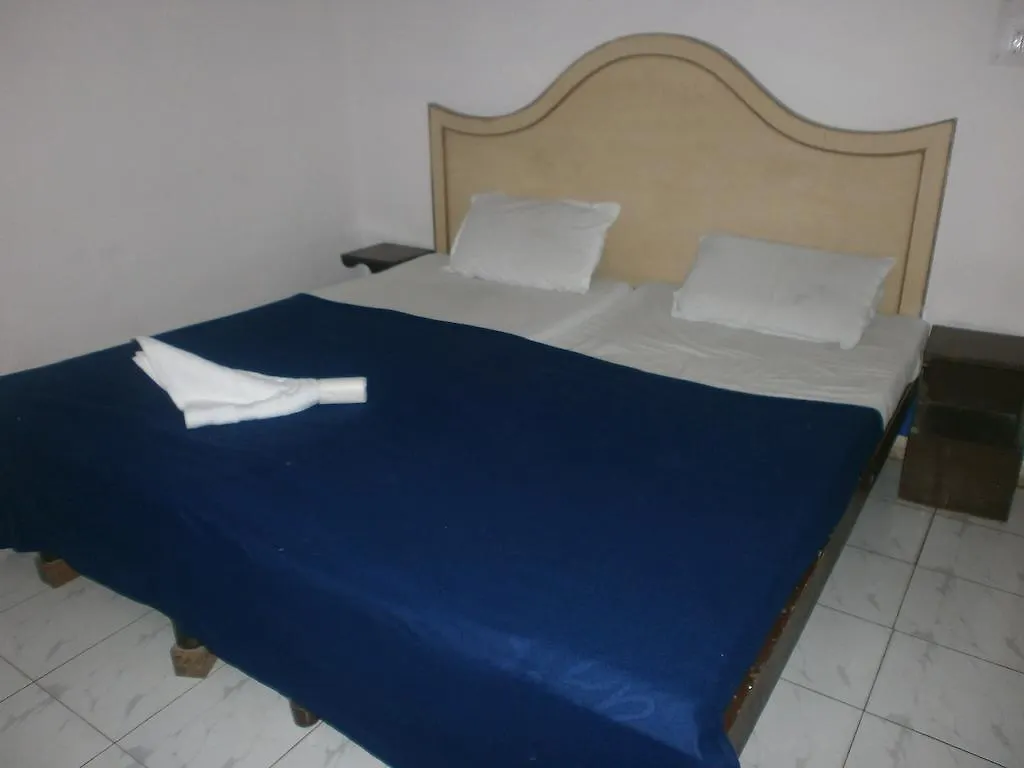 Hotel Safari Agra