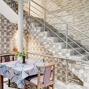 Bed & Breakfast Pyrenees, Agra (Uttar Pradesh)