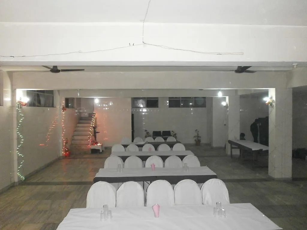 Hotel Safari Agra
