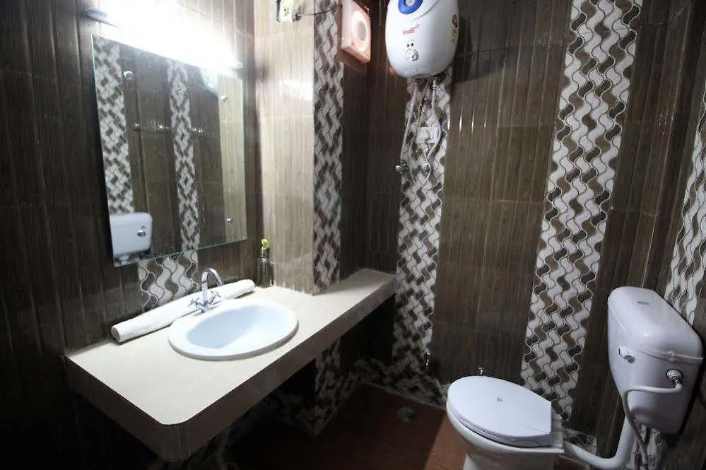אגרה Hotel Safari
